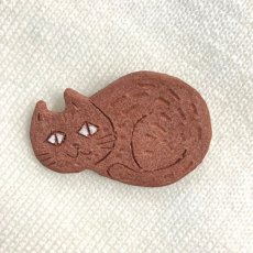 画像1: 陶土ブローチ猫　茶色 (1)